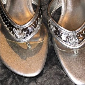 Silver metallic Nina sandals. Size 8.